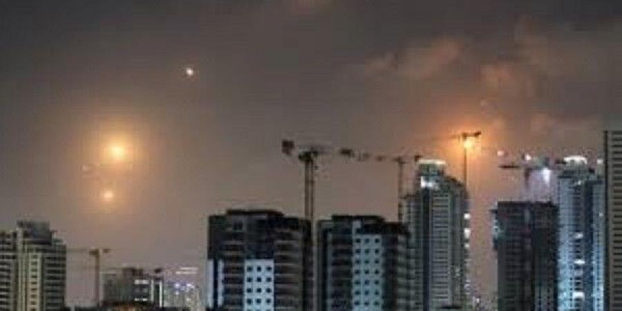 اعلام اسرائيلي: عدد كبير من الإصابات وحرائق واسعة في تل أبيب ومناطق شمالية جراء الهجوم الصاروخي الإيراني