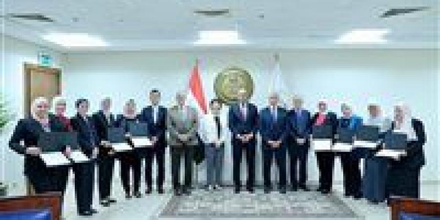 وزير التعليم والنائب الأول لرئيس هيئة التعاون الدولي اليابانية "جايكا" يكرمان الدفعة الرابعة من مدربي أنشطة التوكاتسو