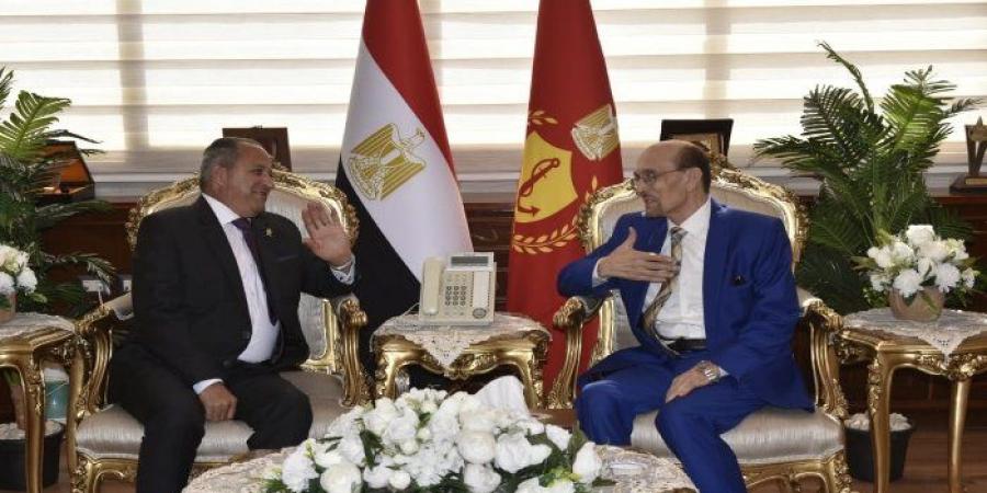محافظ بورسعيد يستقبل الفنان محمد صبحي