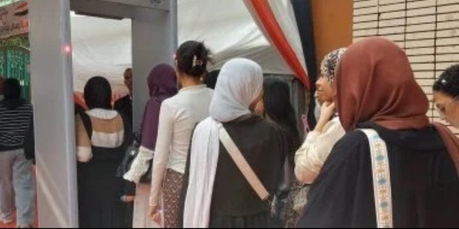 تفتيش دقيق وبوابات إلكترونية.. لجان الثانوية العامة ترفع شعار "لا للغش"