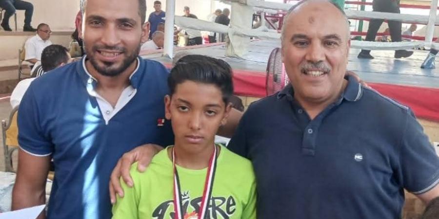 ملاكم المنيا"إسلام طلب" يفوز ببرونزية بطولة الجمهورية