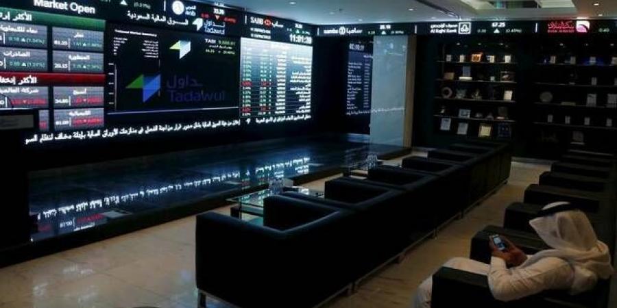 مؤشر "تاسي" يستهل تعاملات جلسة الثلاثاء بتراجع هامشي وسط تباين قطاعاته الرئيسية