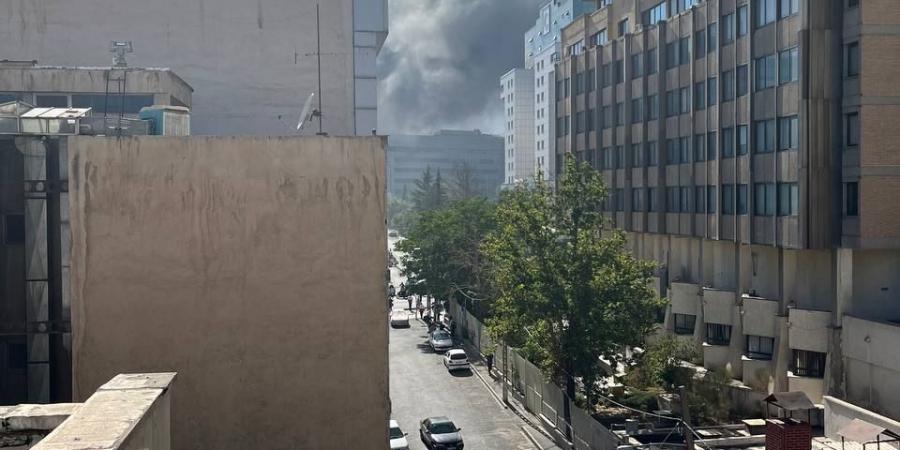 شاهد.. سلاح الجو الإسرائيلي يشن هجوما عنيفاً على "منطقة ونك" بالعاصمة طهران