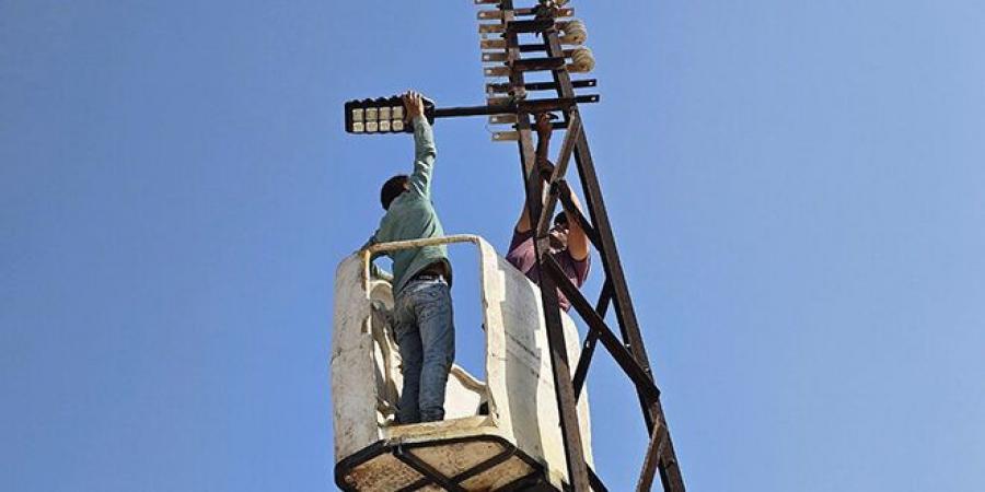 تركيب وحدات إنارة طاقة شمسية في كفرزيتا بحماة