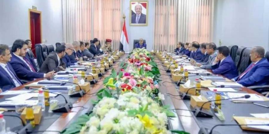 رئيس الوزراء”بن بريك”: خطة الـ100 يوم اختبار حقيقي ولن نقبل أن تبقى حبرًا على ورق