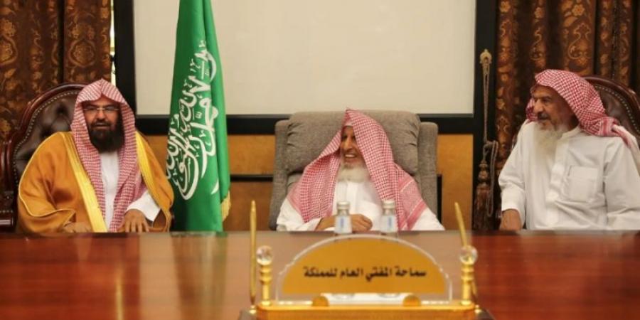 مفتي المملكة يستقبل السديس وأئمة الحرم