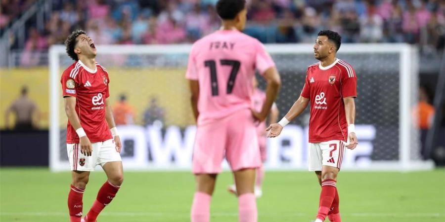 فيفا يعلن طاقم حكام الفار فى مباراة الأهلى وبالميراس غدا