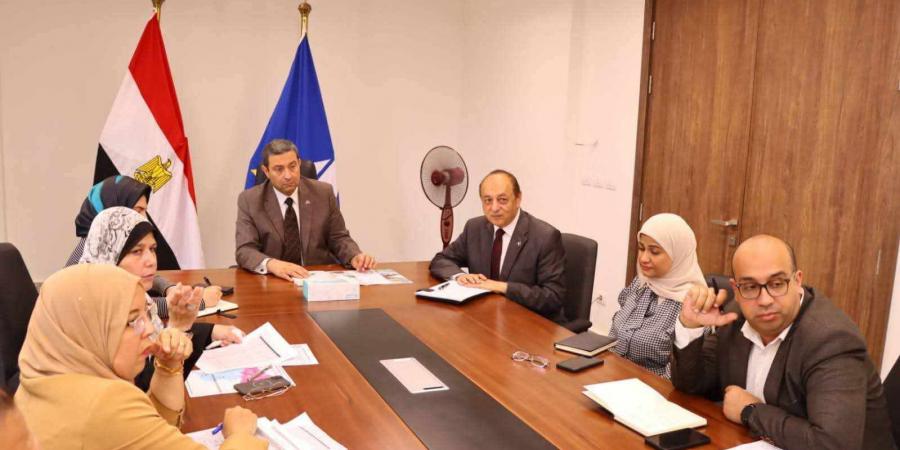 محافظ دمياط يناقش منظومة التأمين الصحي الشامل تمهيدا لإنطلاقها