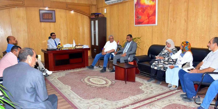 نائب محافظ الأقصر يناقش خطط الجهات المختلفة لدعم ذوى الهمم