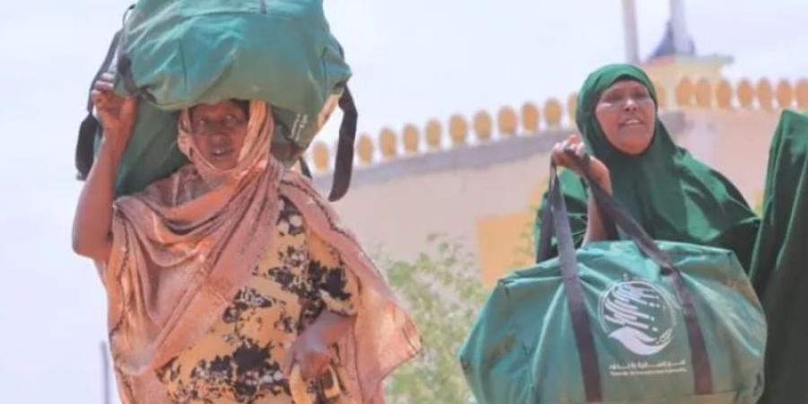 مركز الملك سلمان للإغاثة يوزّع مساعدات إيوائية في إقليم توجدير بجمهورية الصومال