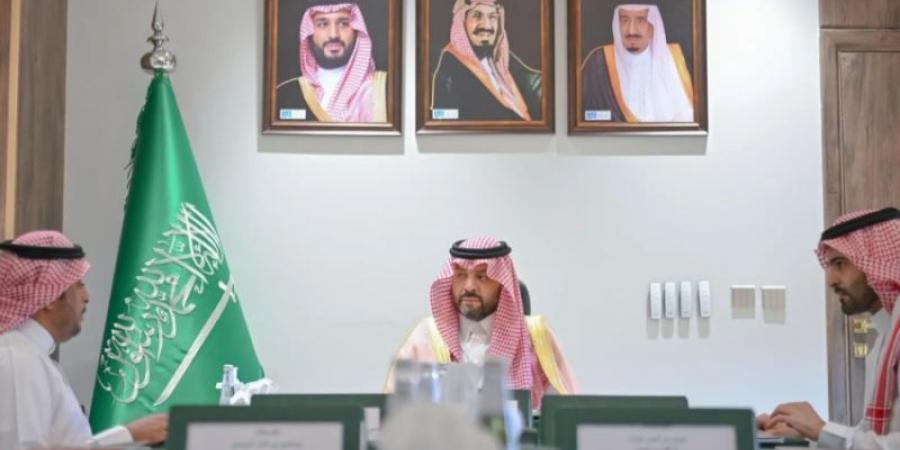 أمير الحدود الشمالية يرأس اجتماعًا لمتابعة استعدادات مهرجان السمن 2025