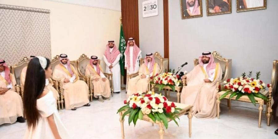 أمير منطقة جازان ونائبه يلتقيان مشايخ وأهالي محافظة جزر فرسان