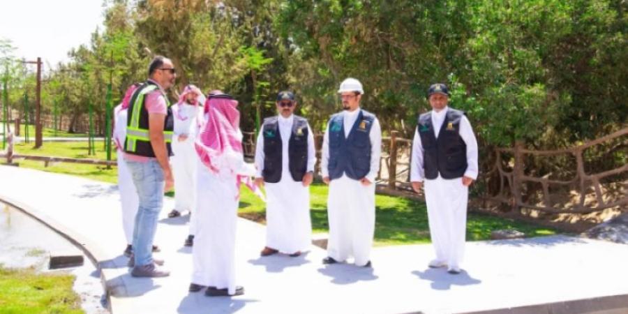 أمين الباحة يقف ميدانيًّا على المشاريع والخدمات البلدية في محافظة القرى