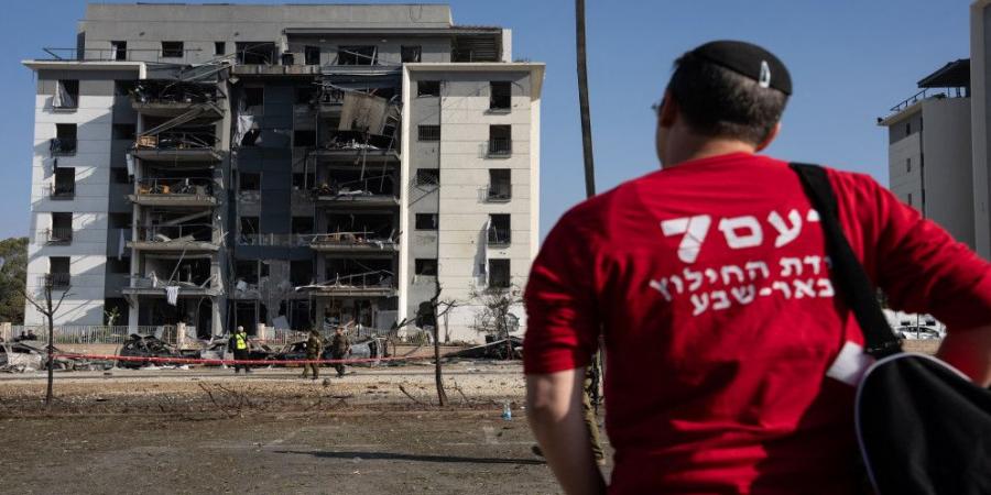 إيران تطلق دفعة جديدة من الصواريخ على إسرائيل وتقارير عن وقوع إصابتين خطيرتين