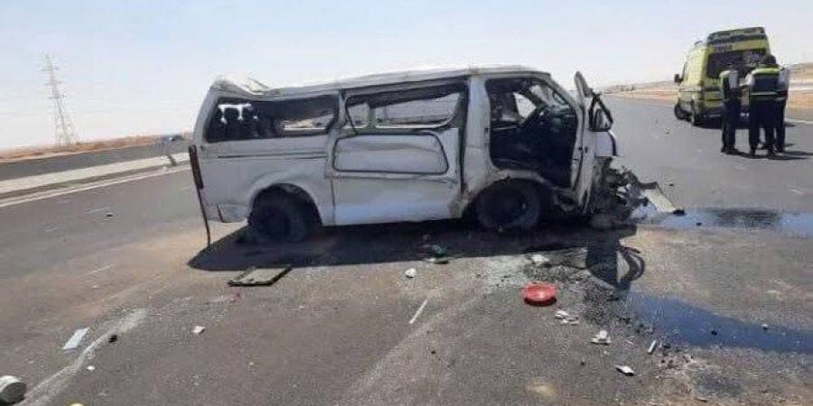 مصرع وإصابة 5 أشخاص إثر انقلاب ميكروباص بالبحيرة