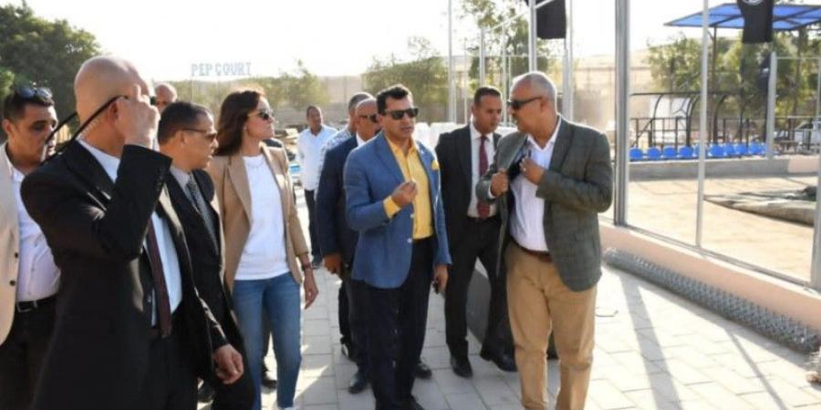 وزير الشباب يتفقد الأعمال الإنشائية بنادي الهرم الرياضي