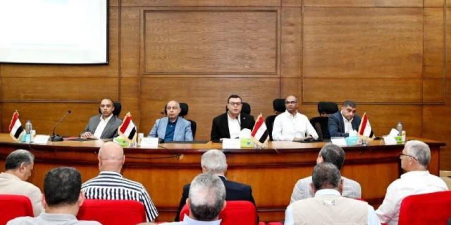 وزير الإسكان ومحافظ المنيا يتابعان مياه الشرب والصرف الصحى