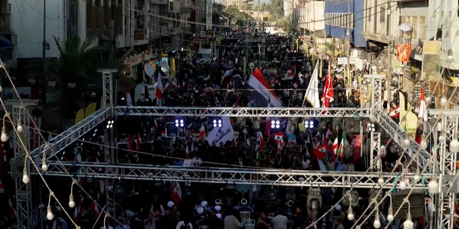 بالفيديو | مسيرة كبرى في الكاظمية تضامنًا مع إيران تحت شعار “إيران ليست وحدها”