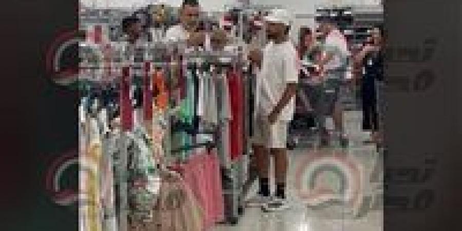كاميرا تحيا مصر: ظهور مروان عطية في أحد مولات أمريكا برفقة عصام الحضري بعد الخسارة من بالميراس