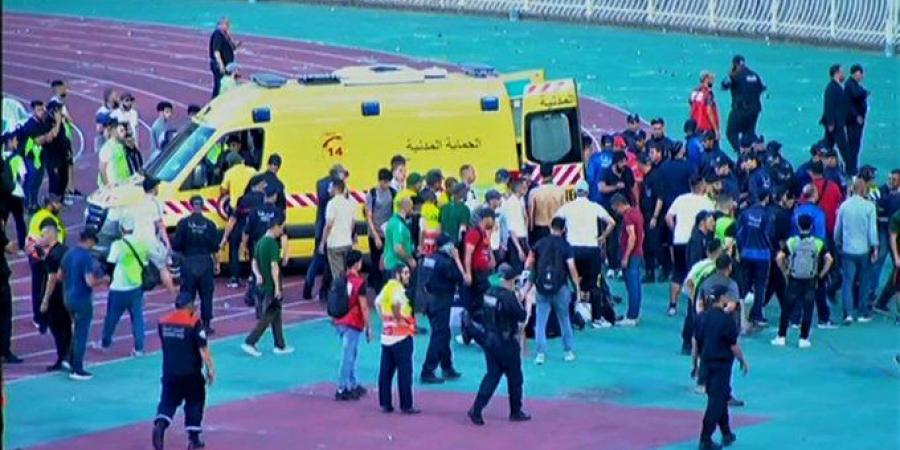 سقوط مشجعين من المدرجات خلال احتفالات مولودية الجزائر بلقب الدورى