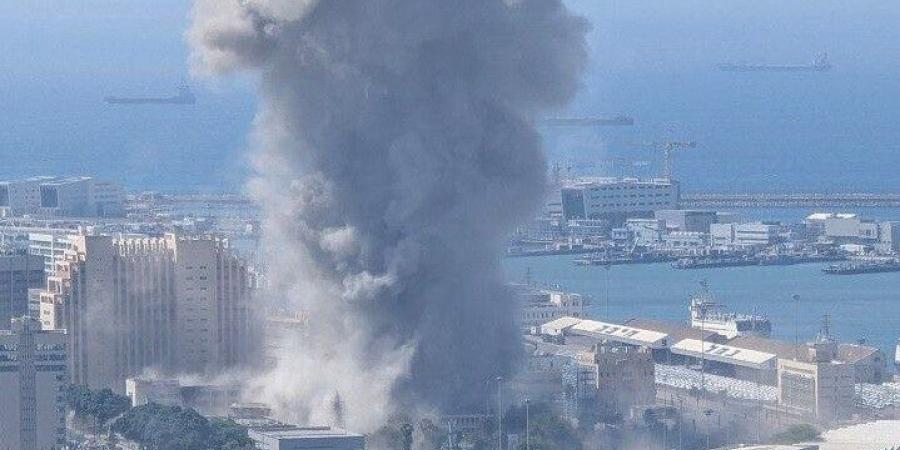 مستشفى رمبام بإسرائيل: 3 جرحى لا يزالون يتلقون العلاج في المستشفى بعد سقوط صاروخ على حيفا أمس الجمعة