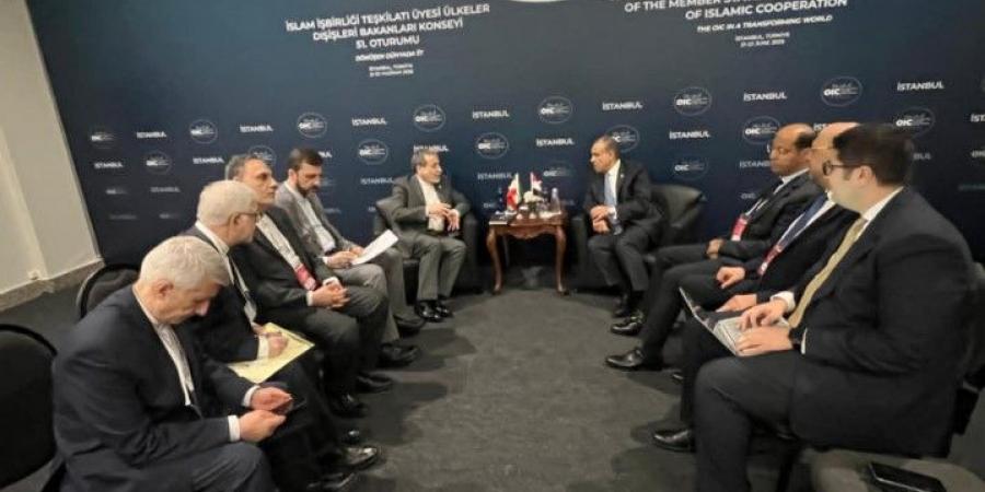 وزير الخارجية والهجرة يلتقي بوزير خارجية إيران في اسطنبول