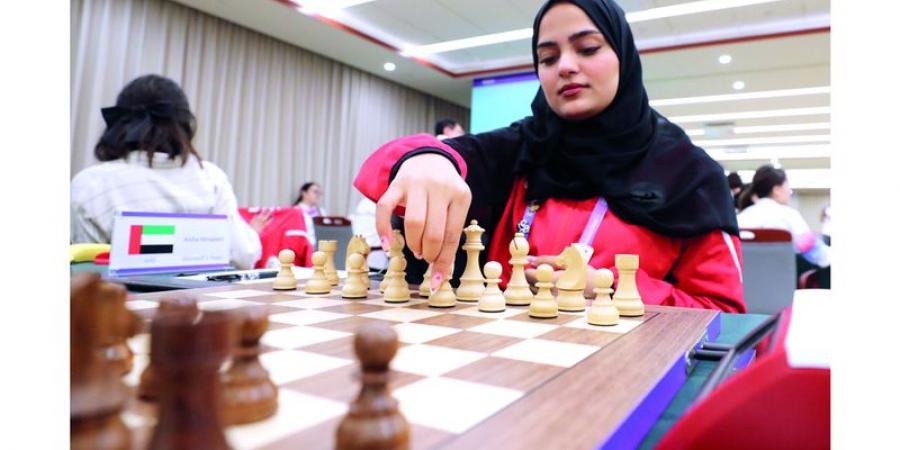 لعبة «الأذكياء» تقود عائشة المعيني إلى علم «الوراثة والجينات»