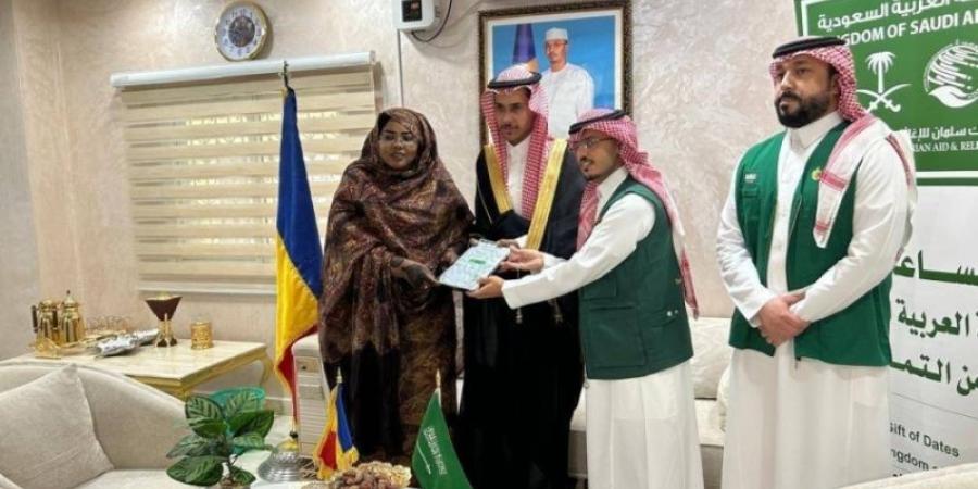 سلمان للإغاثة يسلّم (125) طنًا من التمور هدية من المملكة إلى تشاد