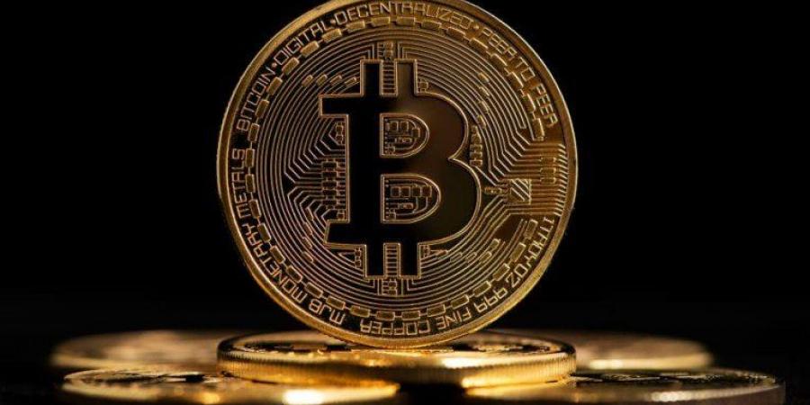 بيتكوين تتراجع الى ما دون 100 ألف دولار عقب الضربات الأمريكية على إيران