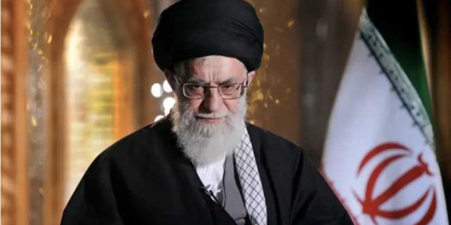 ليس من بينها نجله.. خامنئي يختار ثلاث شخصيات لخلافته في حال اغتياله ويعزل نفسه في مخبأ