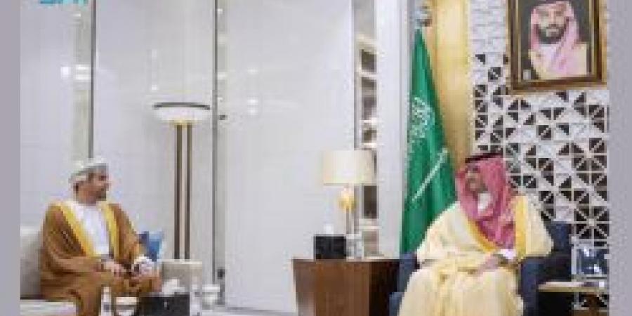 الأمير عبدالعزيز بن سعود يستقبل سفير سلطنة عمان المعيّن حديثًا لدى المملكة