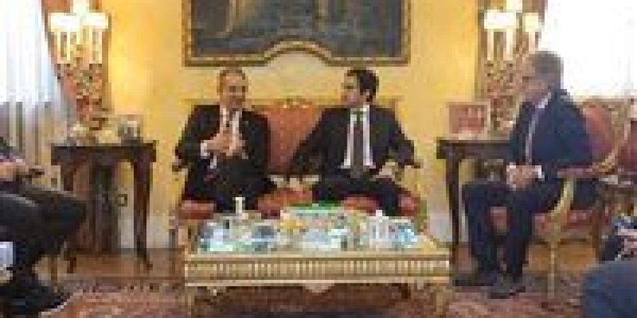 وزير الاتصالات يبحث مع مسئولى كبرى الشركات التكنولوجية العالمية فرص التوسع في استثماراتها فى مصر