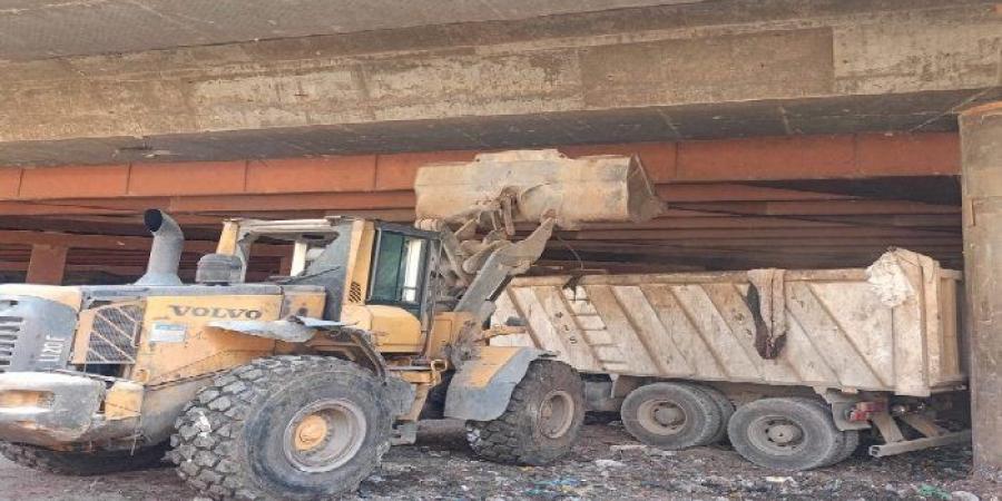 رفع 650 طنًّا من المخلفات والرتش من نفق الفكهانية بحي العمرانية