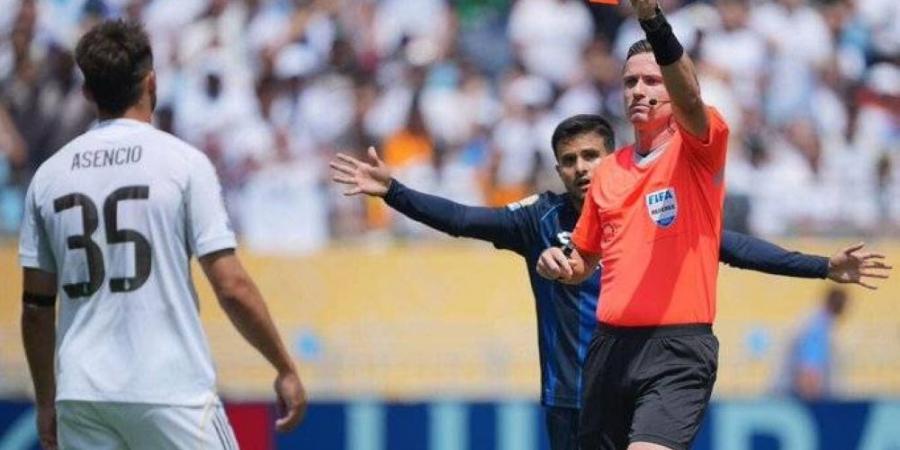 مفاجأة غير معتادة.. طرد مدافع ريال مدريد بعد 7 دقائق فقط من بداية اللقاء