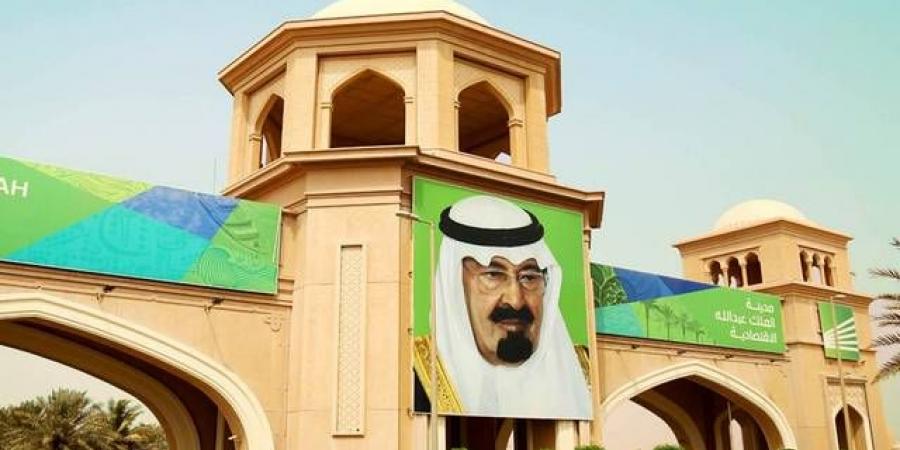 وقوع حريق في مبنى تابع لمشروع قيد الإنشاء بمدينة الملك عبدالله الاقتصادية