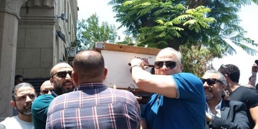 انتهاء تشيع جنازة على الكاتب محمد عبدالمنعم ودفنه بمقابر لعائلة