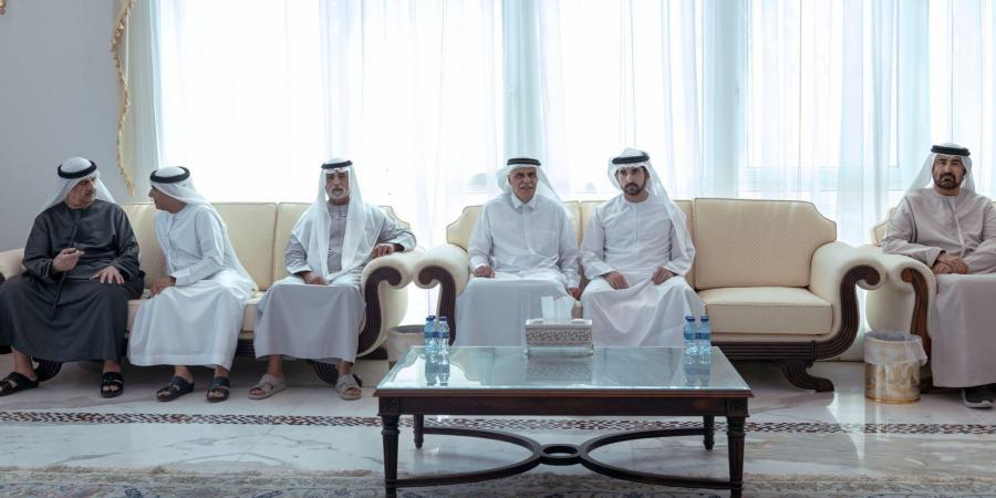 حمدان بن محمد يقدّم واجب العزاء في وفاة محمد إبراهيم عبيدالله