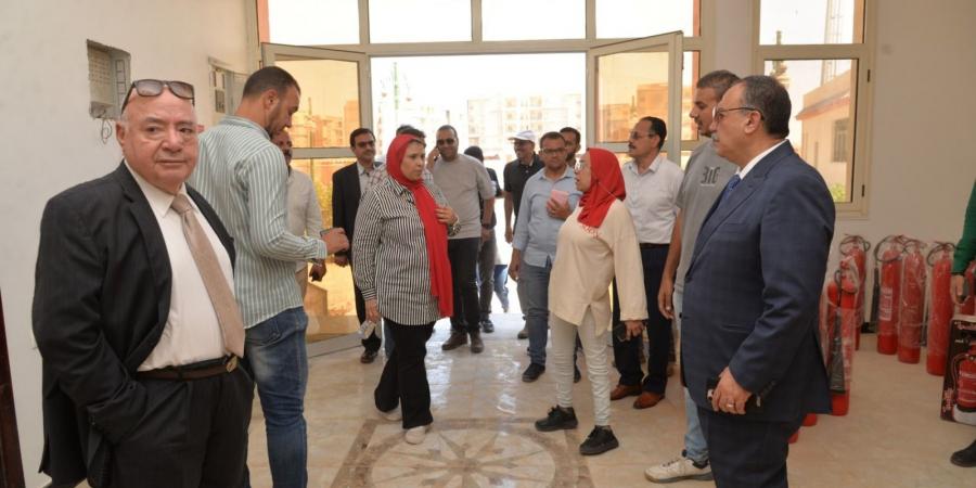 محافظ أسيوط يتفقد مركز شباب مدينة ناصر الجديدة بتكلفة 30 مليون