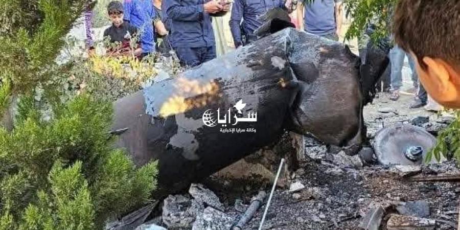 بالفيديو والصور .. سقوط شظايا جسم طائر في مادبا دون وقوع إصابات