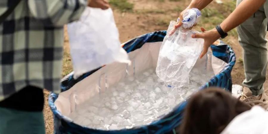 خبراء يحذرون: الاستحمام بماء شديد البرودة أثناء الحر خطير