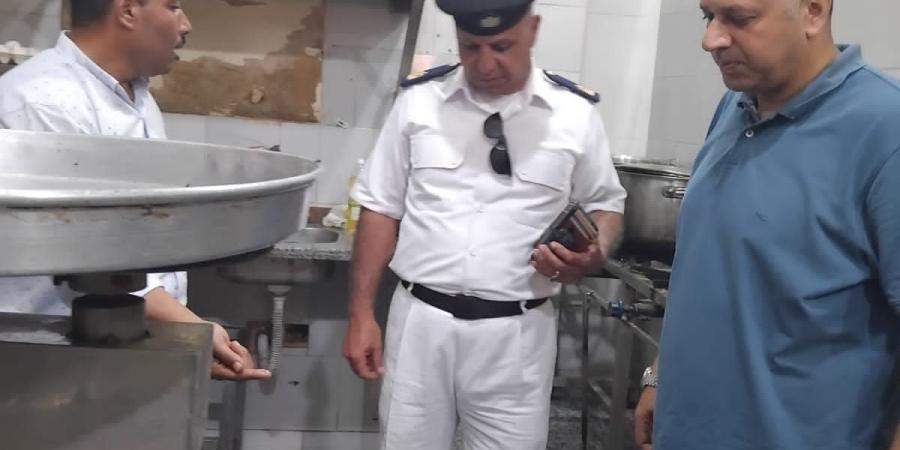 غلق فوري لأحد أماكن تجهيزالأغذية بمطروح لعدم التزامها بالاشتراطات