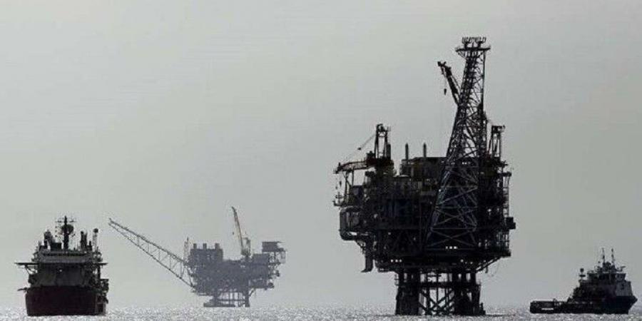 النفط يهبط 7 بالمئة بعد هجوم إيران على قاعدة عسكرية أميركية في قطر