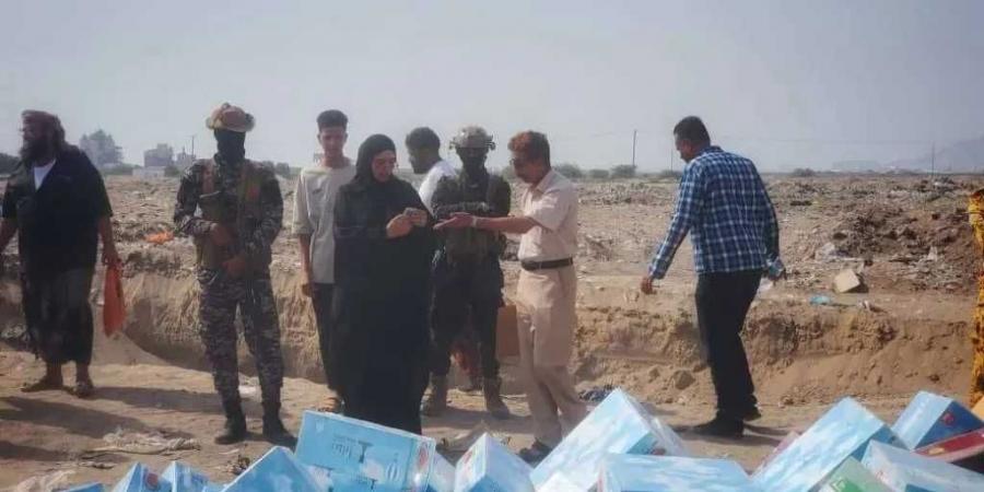 إتلاف 648 كرتونًا من معسلات الشيشة منتهية الصلاحية في عدن ضمن حملة رقابية لحماية المستهلك