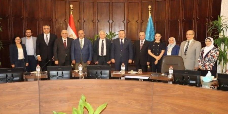رئيس جامعة الإسكندرية يناقش مع وفد مصري إيطالي ربط البحوث العلمية بالصناعة