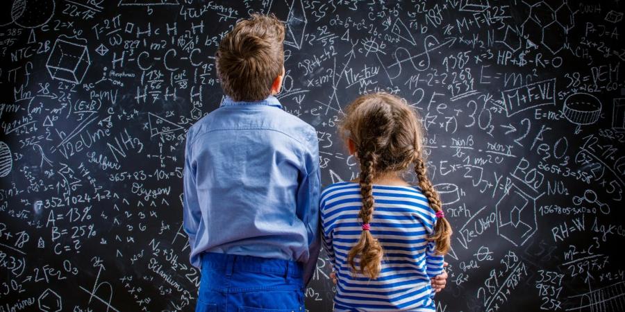 متى تبدأ فجوة الرياضيات بين الأولاد والبنات؟