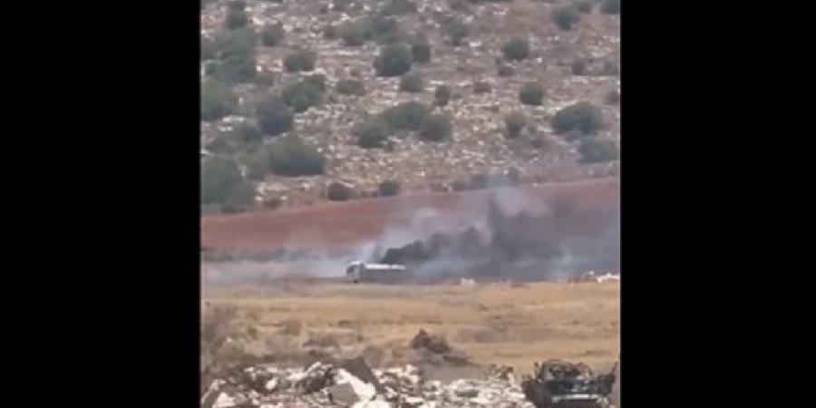"النشرة": الدفاع المدني والجيش يحاولان سحب الآلية التي استهدفتها القوات الاسرائيلية في ميس الجبل
