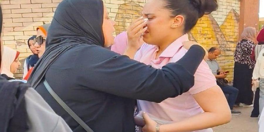 «شبح الفيزياء».. انهيار طالبة قبل دخولها امتحان الثانوية العامة بالإسكندرية