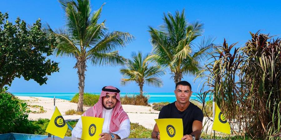النصر يعلن تجديد عقد رونالدو حتى 2027