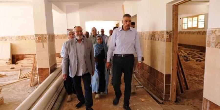 محافظ أسوان يتفقد مشروع إنشاء مجمع مدارس التربية الخاصة بكوم أمبو