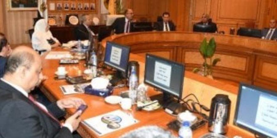 قطاع العلوم الأساسية بالأعلى للجامعات يناقش إلغاء نظام الانتساب